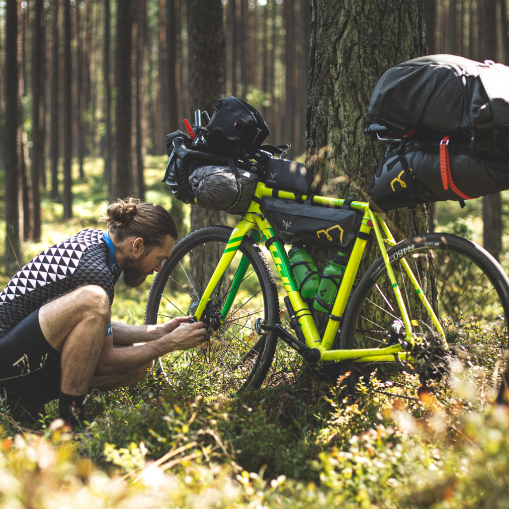 Trendiges «Bikepacking» mit dem Gravel (Source Canva)