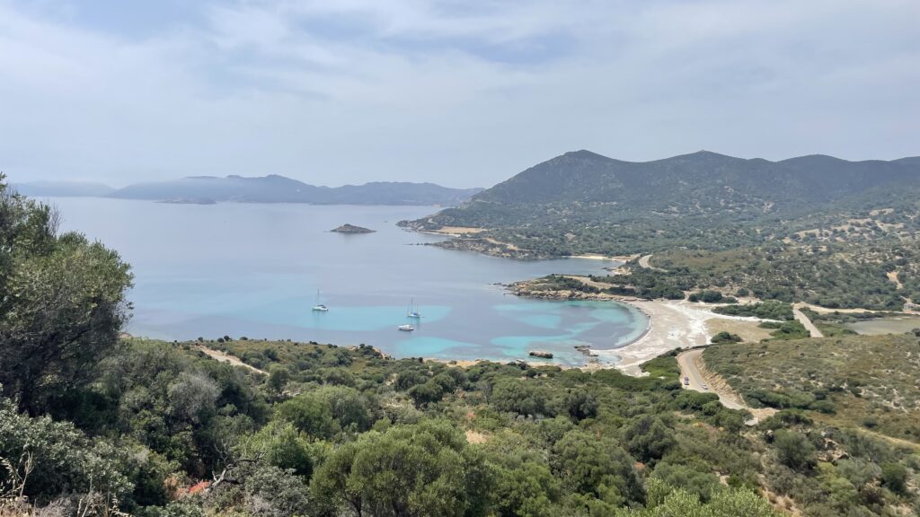 The coasts of Sardinia: blessing and curse for every bike traveler