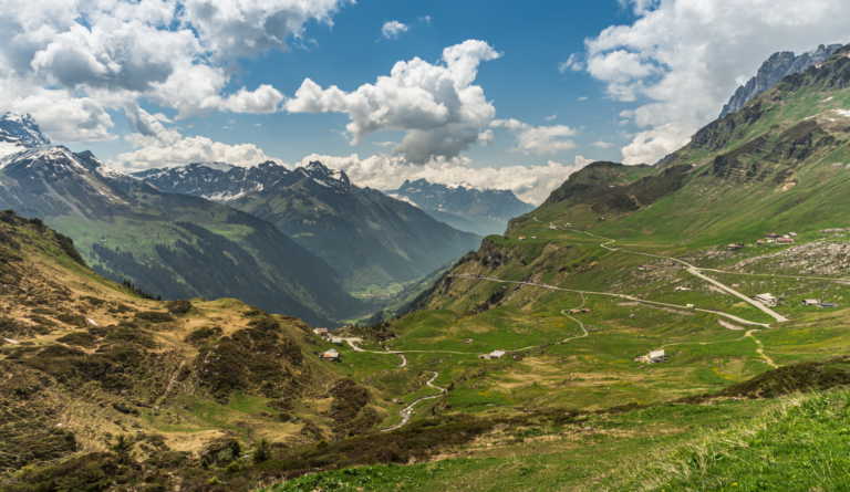 With the touring bike along the alpine panorama route